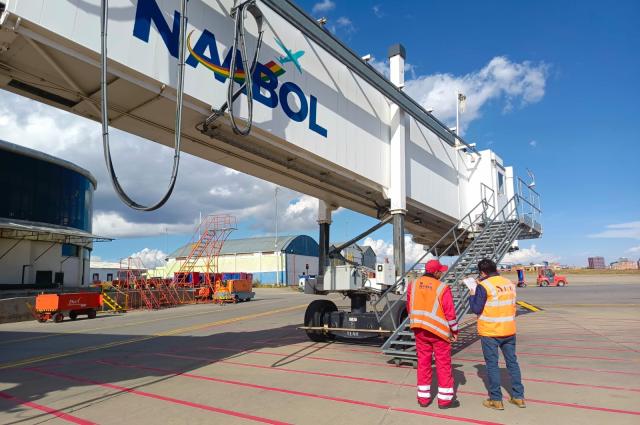 La ATT verifica la disponibilidad y funcionalidad de los equipos en el Aeropuerto Internacional de El Alto