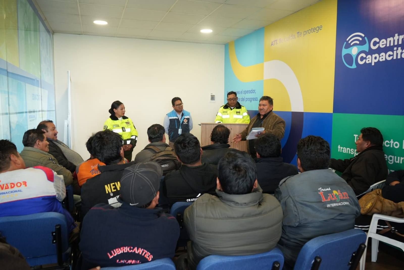 ATT refuerza la seguridad vial con capacitaciones para transportistas sancionados.